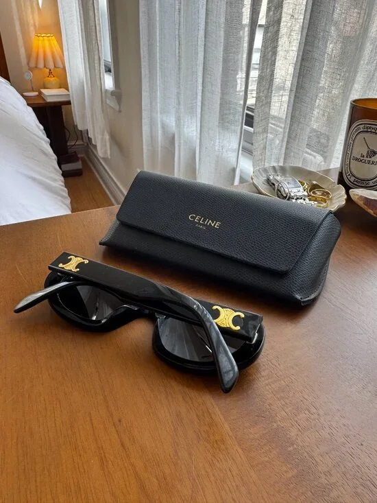 Celine Triomphe Sunglasses (Oval) in Black - Picture 8 of 8